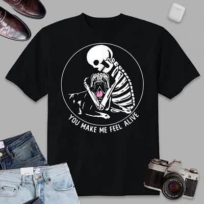 You Make Me Feel Alive Skeleton Hugs Mastiff Halloween T-Shirt