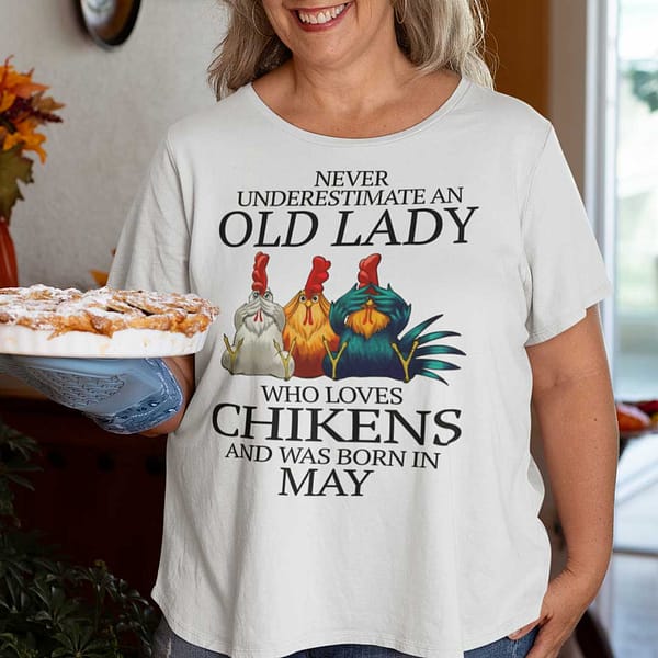 never underestimate old lady who loves chickens shirt may main 2