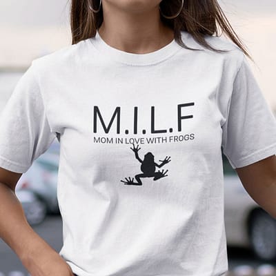 MILF Mom In Love With Frog Shirt